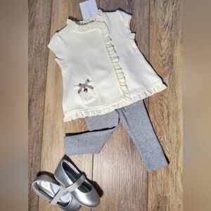 Savannah baby Ivory ruffle trim top and gray leggings set Size 3 months